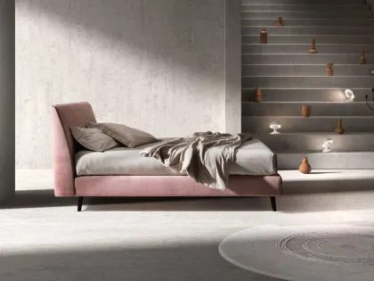 Letto con struttura in legno completamente imbottita e rivestita in tessuto Time di Bside